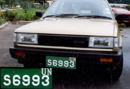 the very rare sight of a UN variant UN S 6993 is characterised by a green background - a change from UN Blue!