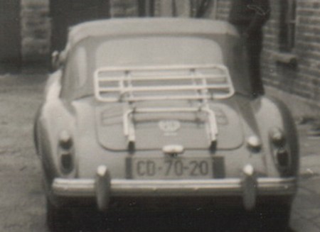 Quiz plate - DID YU have a CD system like this??? Brumby archive