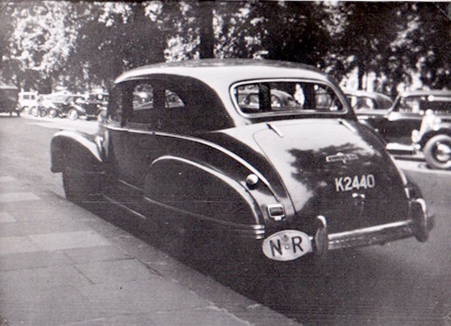 Here is the NR code 'K' of the period, seen borne on a vehicle in London by John Pemberton just before or just after the war. What a massive oval NR! (Pemberton archive)