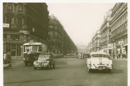 The Scottish RAC also had a batch of 'Q' plates to hand to visiting motorists, many of whom were US servicemen, at Scottish bases.     QS 2801 is seen here on vacation in Paris, during the 1950s, the 'S' showing its Scottish RAC provenance.