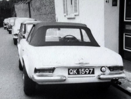 In 1964, when QK was a current issue, this Mercedes was  bought in England for subsequent export, and so was issued with a 'Q' plate for it's temporary stay in UK.