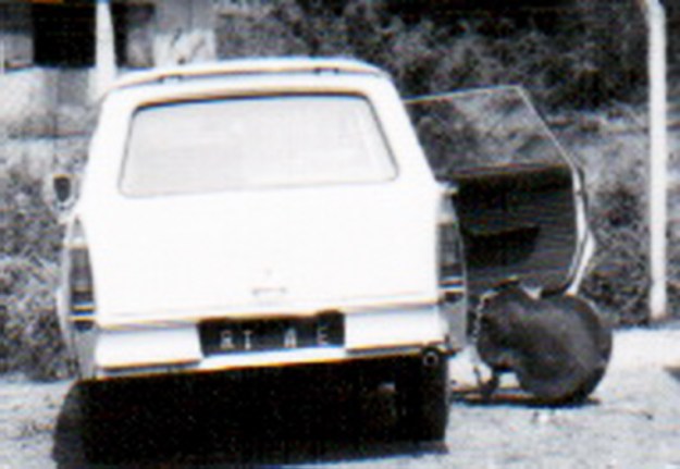 Another delivery/transit Togolese Peugeot 404 Familiale, this time with an AE suffix. All meanings unknown. Brumby archive, via Murray Bailey c 1971.